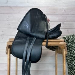 Used Stubben Genesis CL Dressage Saddle 17/N -Equi Gear Shop 332 L Flap 79780.1687460904