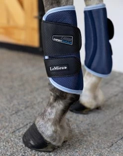 LeMieux Carbon Mesh Wrap Boots -Equi Gear Shop carbon mesh wrap boots mist lifestyle IT03092004 lemieux 63773.1685566229