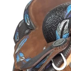 Alamo Saddlery Feather Barrel Saddle 11 Alamo Saddlery Feather Barrel Saddle -Equi Gear Shop feather barrel brown blue detail FEATHER alamo 36570.1650659582